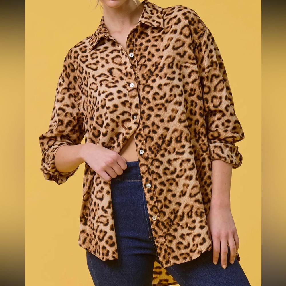 La‎ Miel Cheetah Print Lightweight Long Sleeve Button Down Blouse- Size Small